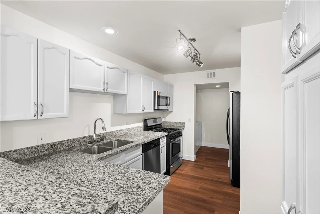 7604 Connemara, Las Vegas, NV 89128