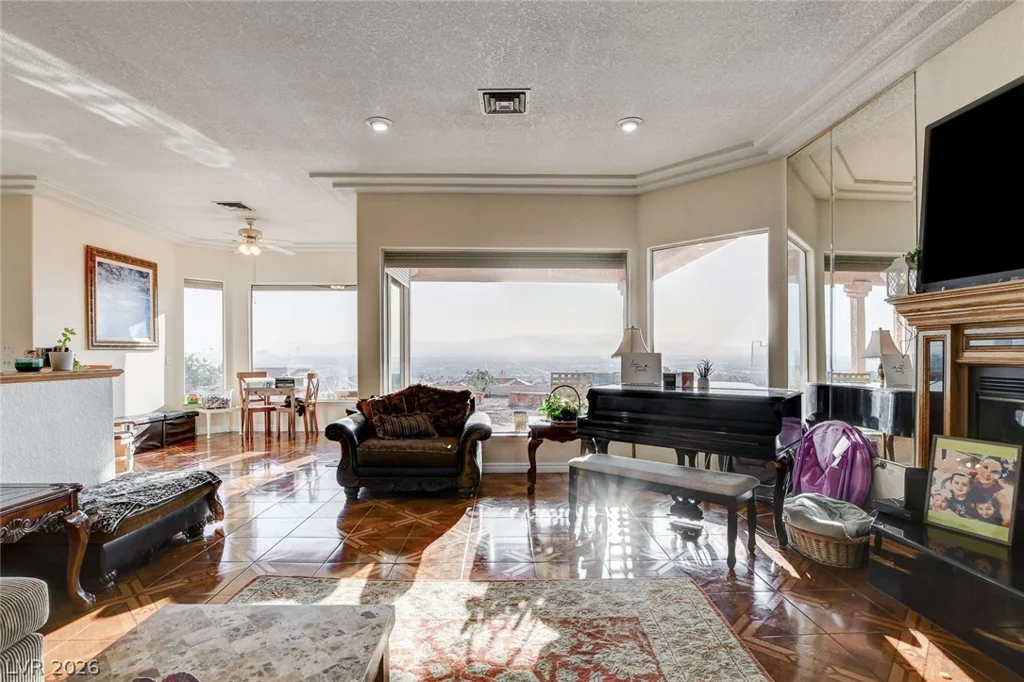 1881 Claudine, Las Vegas, NV 89156