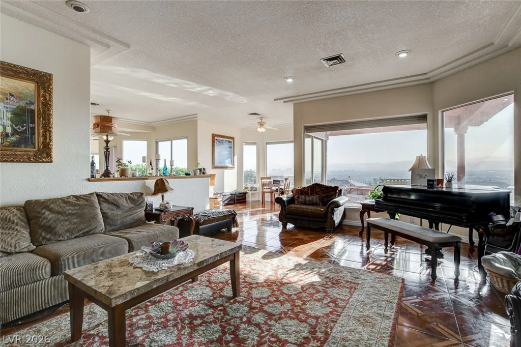 1881 Claudine, Las Vegas, NV 89156