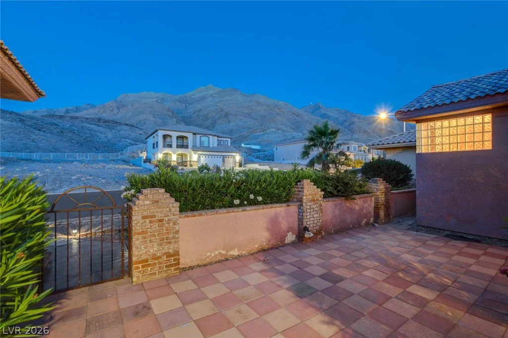 1881 Claudine, Las Vegas, NV 89156