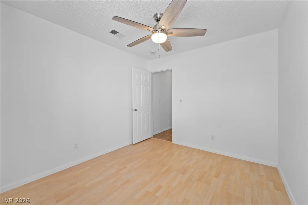 1925 Falcon Ridge, Las Vegas, NV 89142