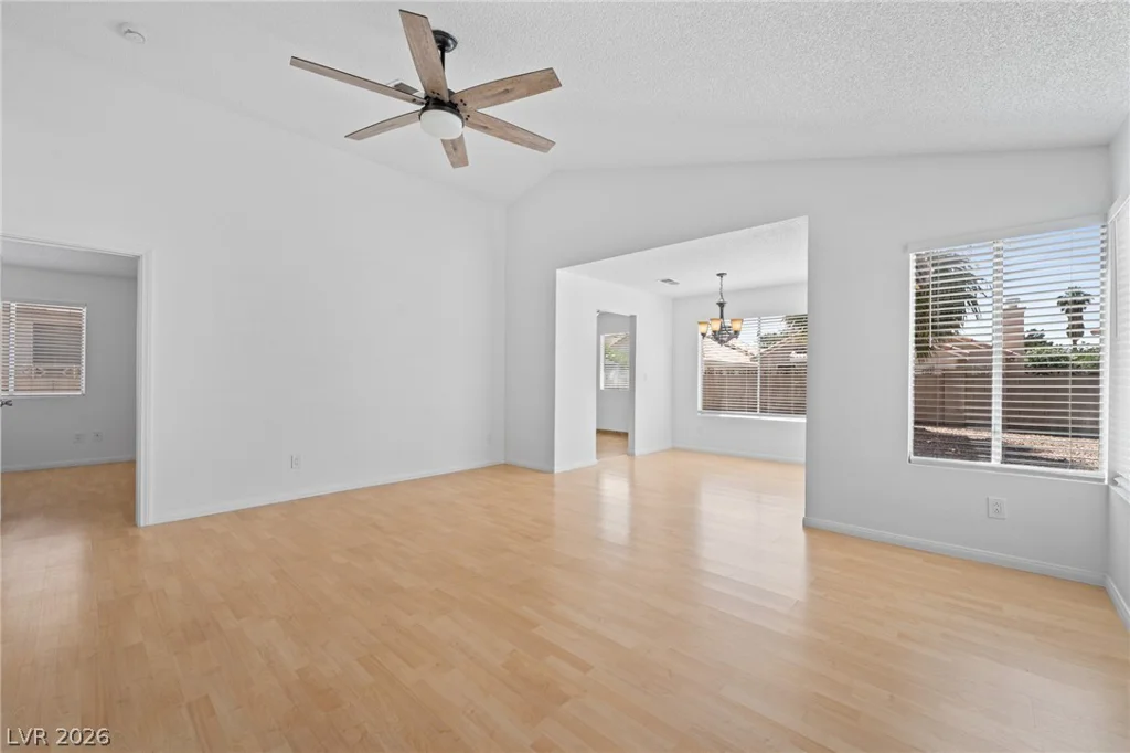 1925 Falcon Ridge, Las Vegas, NV 89142