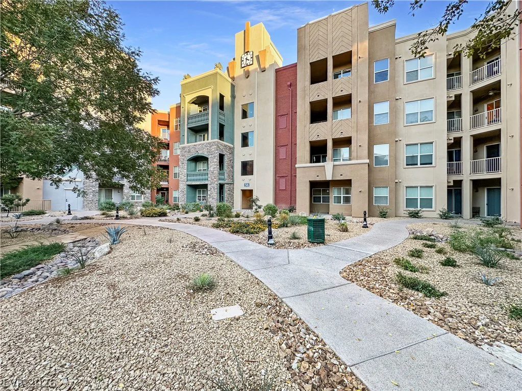 56 Serene, Las Vegas, NV 89123