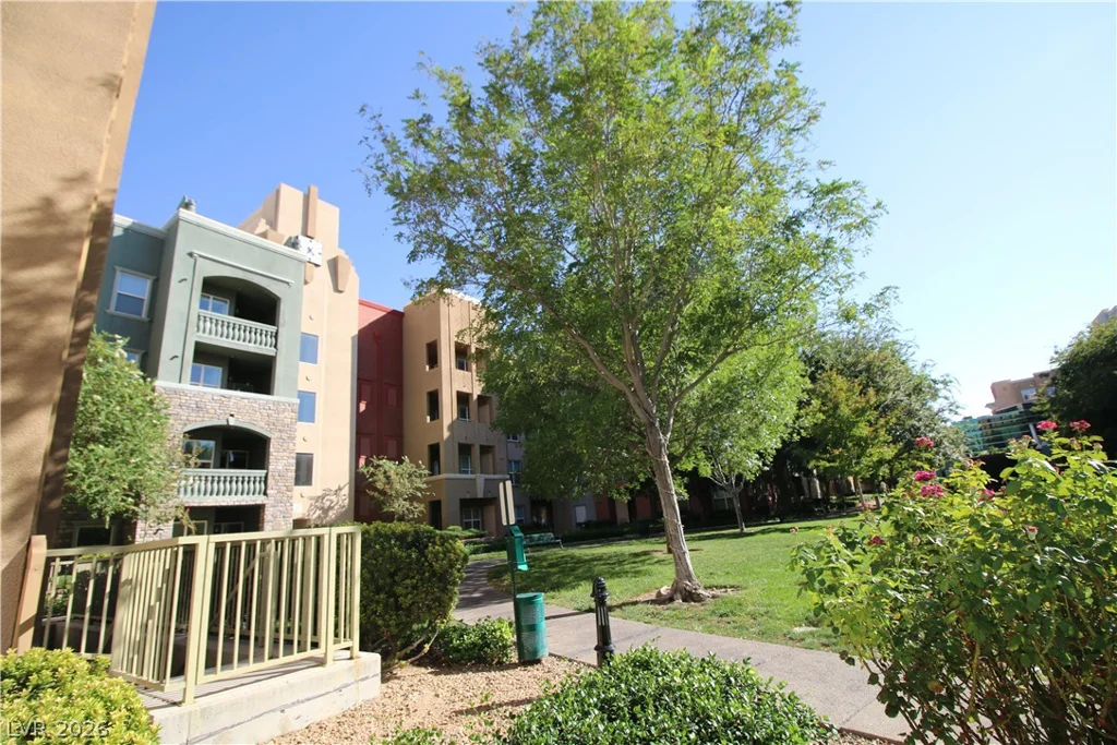 56 Serene, Las Vegas, NV 89123