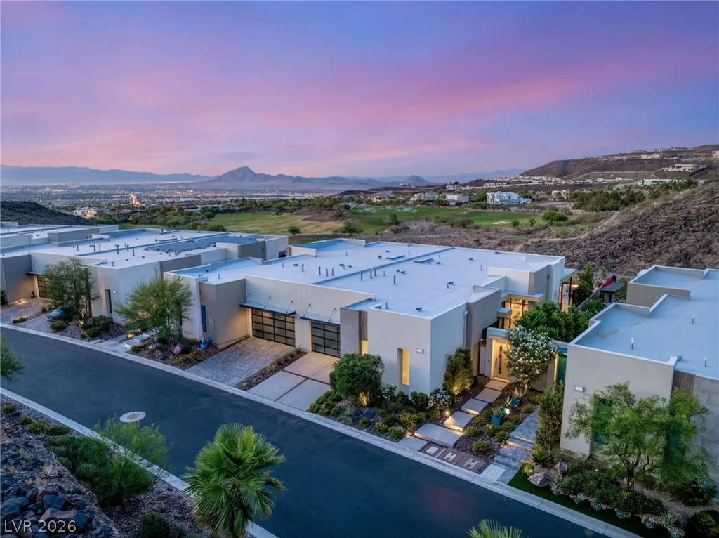 676 Scenic Cliff, Henderson, NV 89012