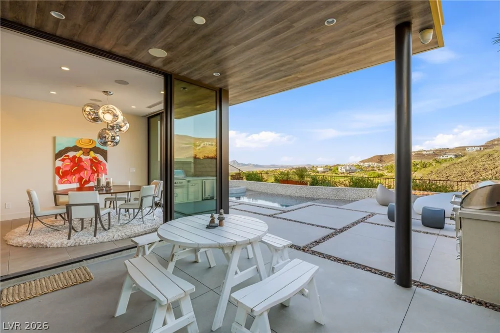 676 Scenic Cliff, Henderson, NV 89012