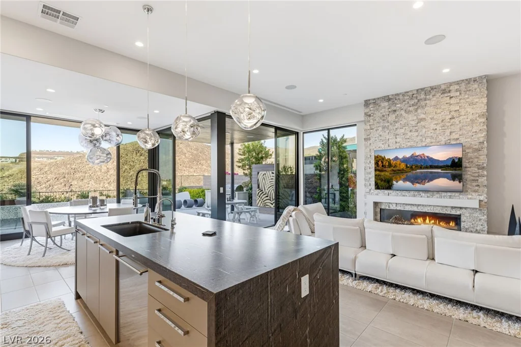 676 Scenic Cliff, Henderson, NV 89012