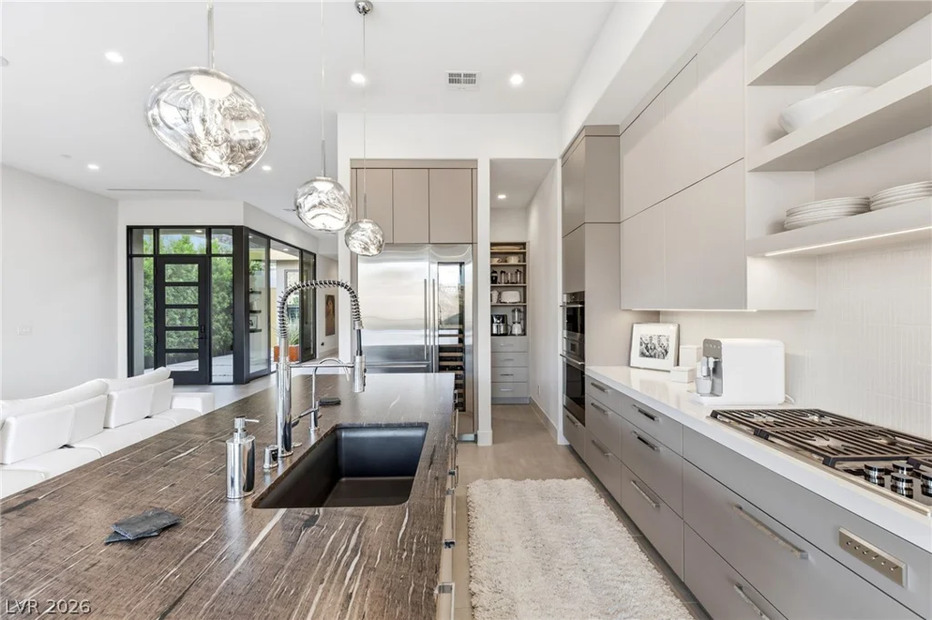 676 Scenic Cliff, Henderson, NV 89012