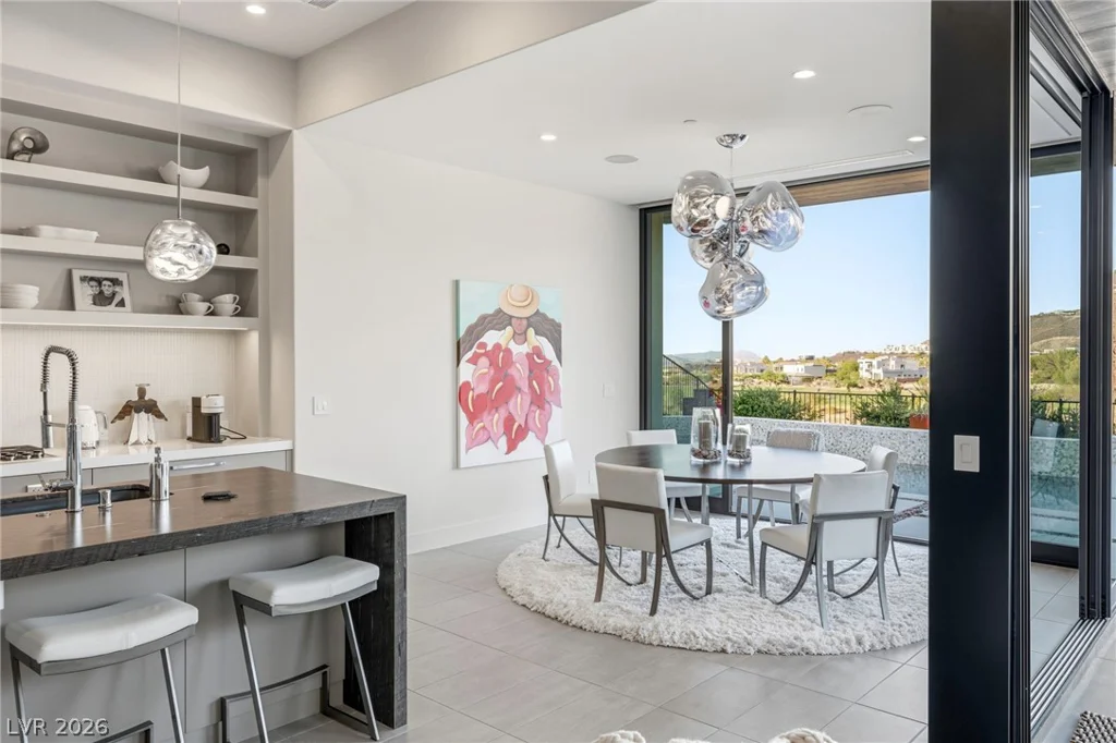 676 Scenic Cliff, Henderson, NV 89012