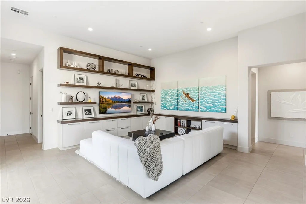 676 Scenic Cliff, Henderson, NV 89012