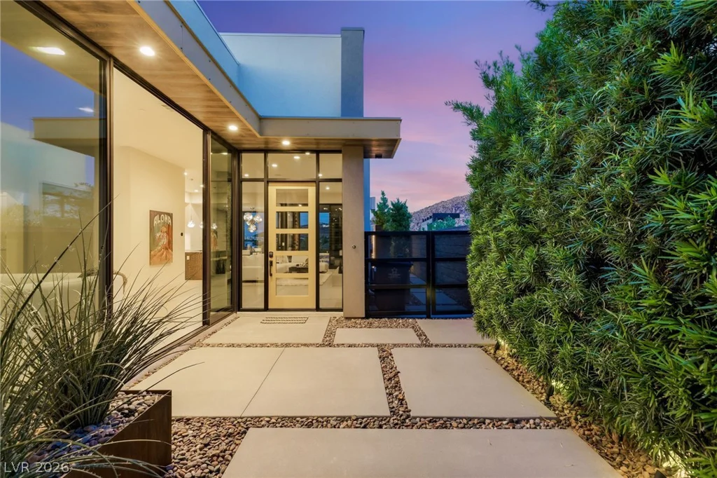 676 Scenic Cliff, Henderson, NV 89012