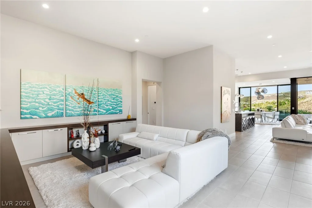 676 Scenic Cliff, Henderson, NV 89012