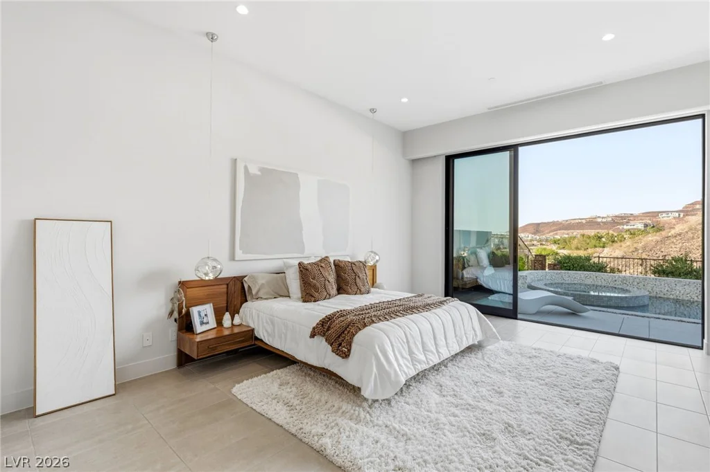 676 Scenic Cliff, Henderson, NV 89012