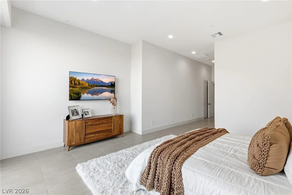 676 Scenic Cliff, Henderson, NV 89012