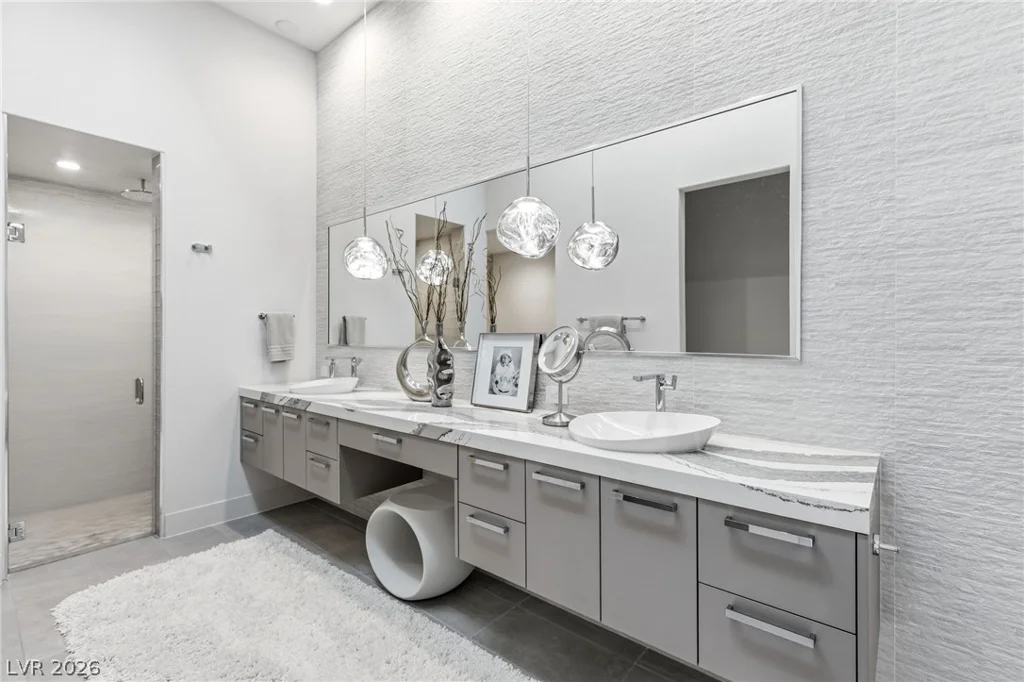676 Scenic Cliff, Henderson, NV 89012