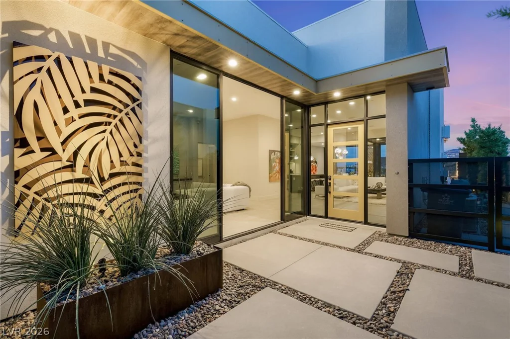 676 Scenic Cliff, Henderson, NV 89012
