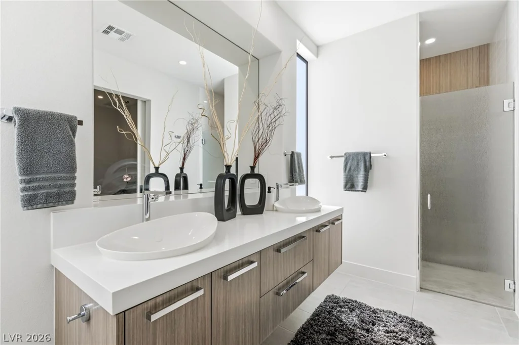 676 Scenic Cliff, Henderson, NV 89012
