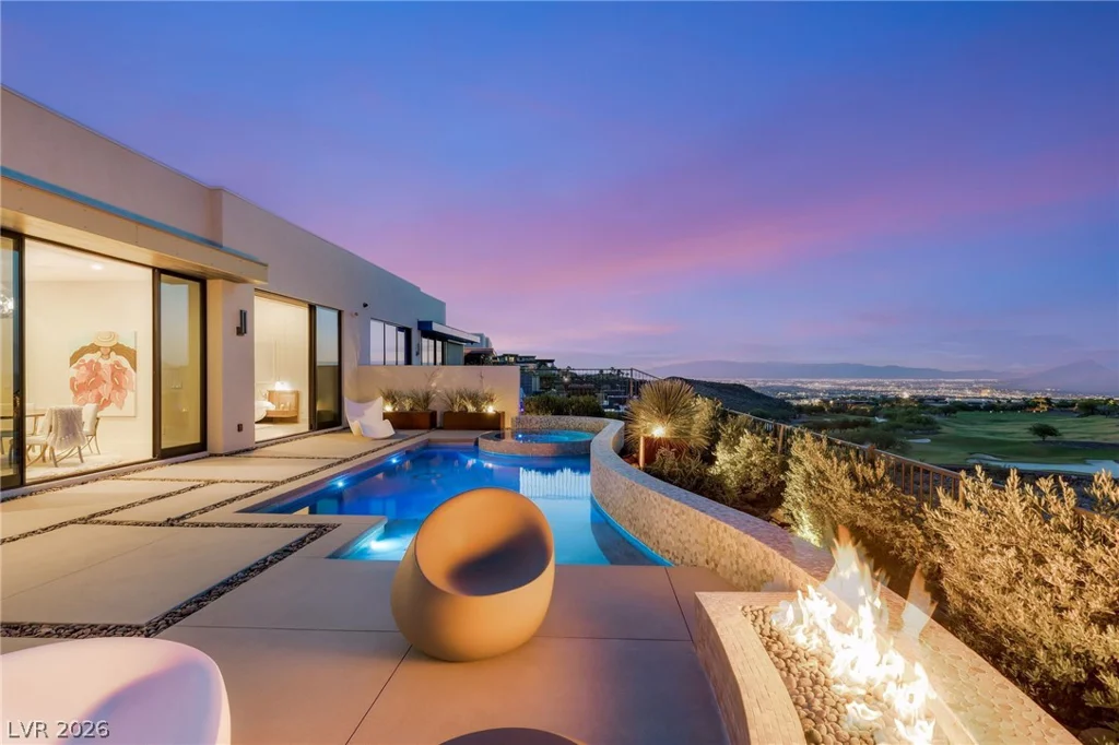 676 Scenic Cliff, Henderson, NV 89012