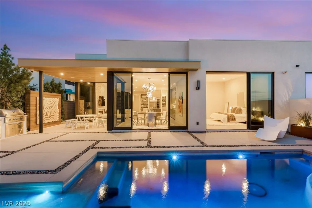 676 Scenic Cliff, Henderson, NV 89012