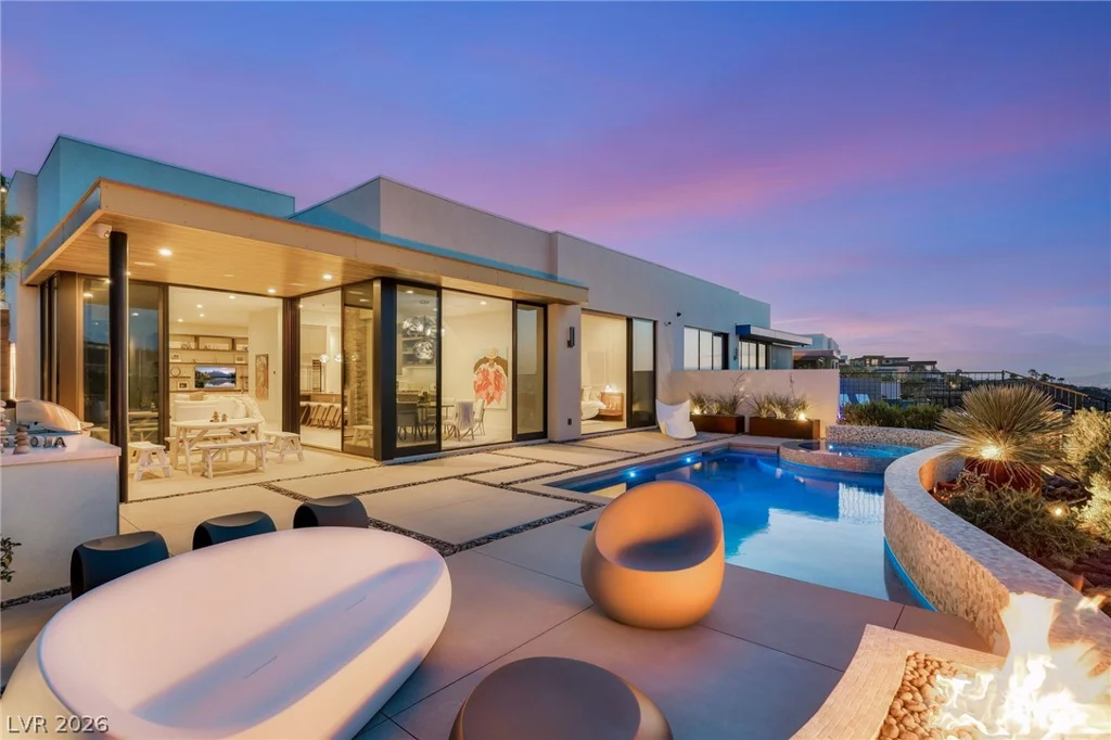 676 Scenic Cliff, Henderson, NV 89012