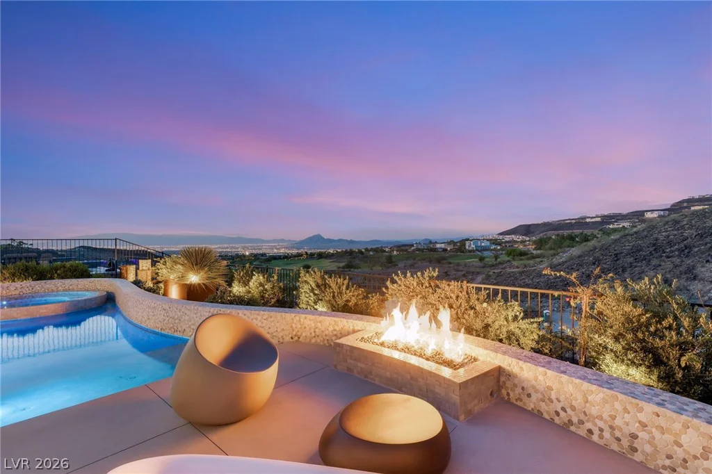 676 Scenic Cliff, Henderson, NV 89012