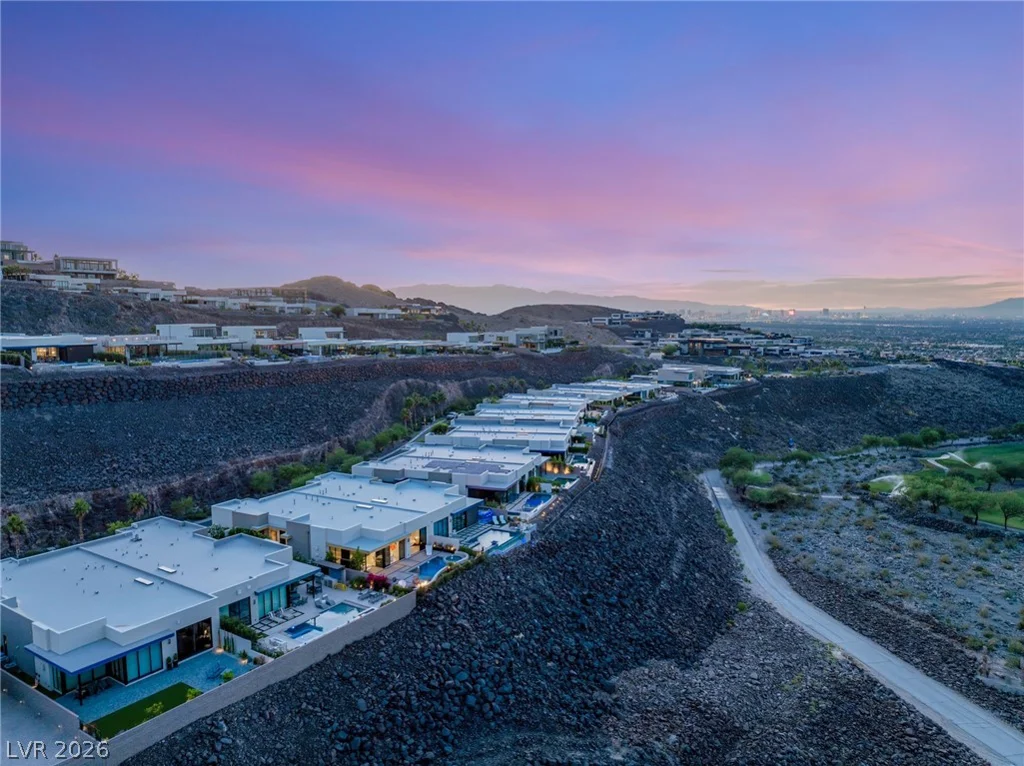 676 Scenic Cliff, Henderson, NV 89012