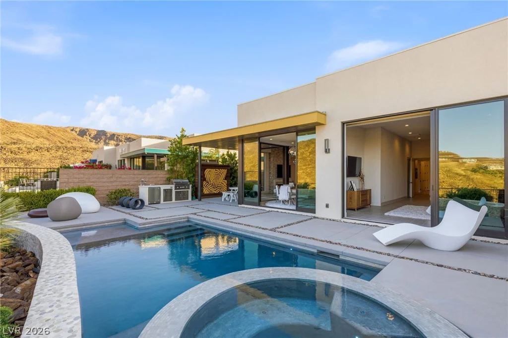 676 Scenic Cliff, Henderson, NV 89012