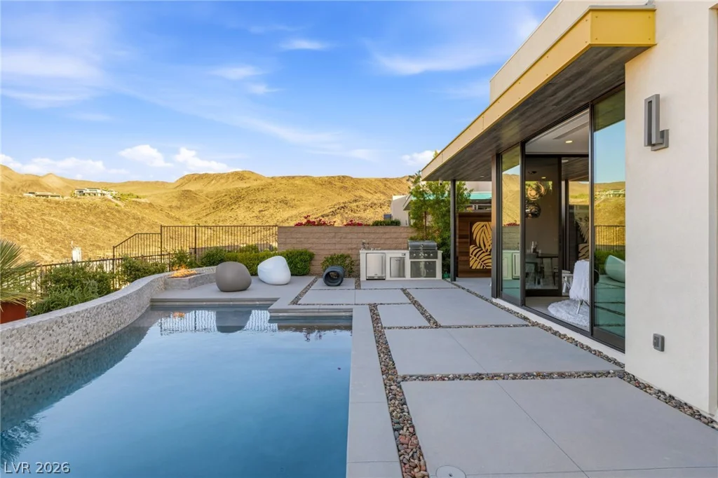 676 Scenic Cliff, Henderson, NV 89012