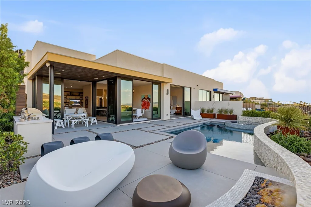 676 Scenic Cliff, Henderson, NV 89012