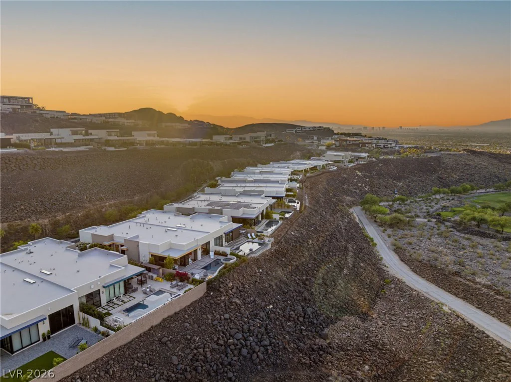 676 Scenic Cliff, Henderson, NV 89012