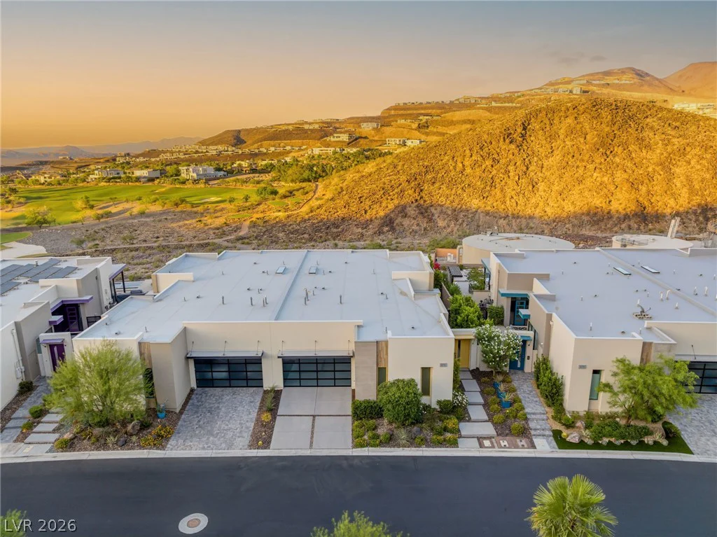 676 Scenic Cliff, Henderson, NV 89012