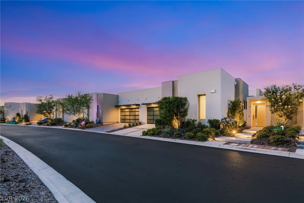 676 Scenic Cliff, Henderson, NV 89012