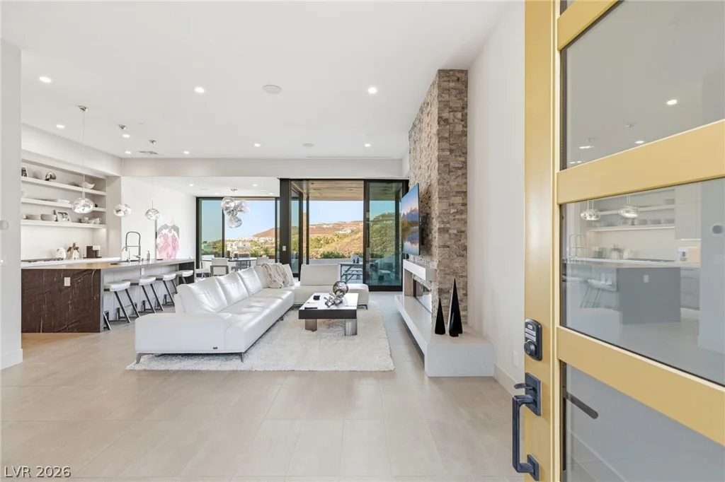 676 Scenic Cliff, Henderson, NV 89012