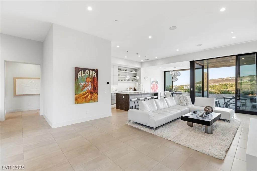 676 Scenic Cliff, Henderson, NV 89012