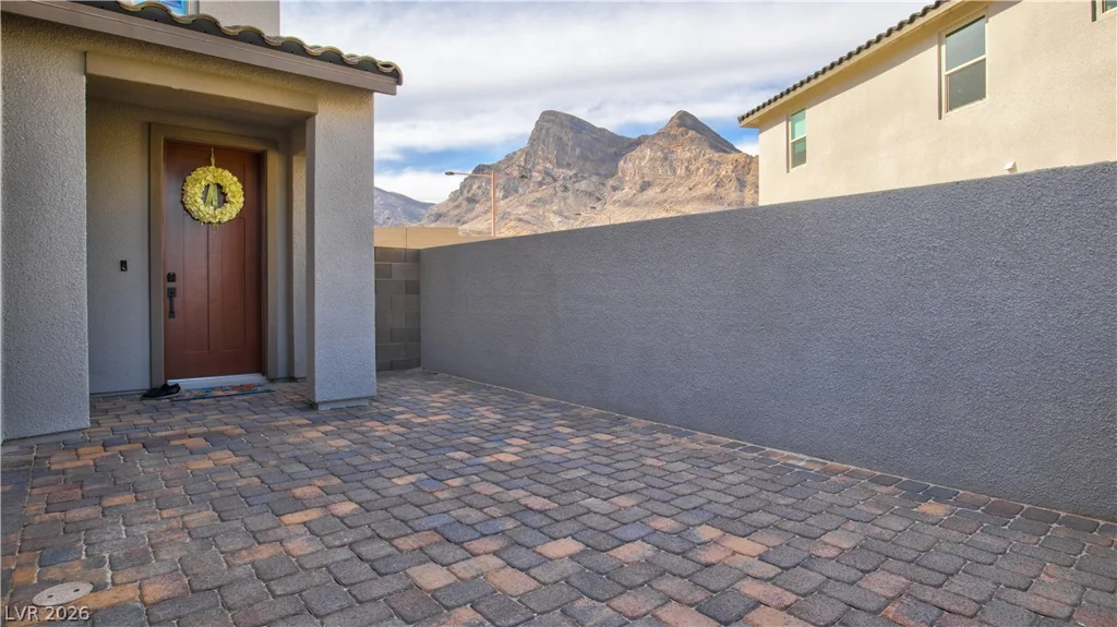 2239 Thunderbird, Las Vegas, NV 89138