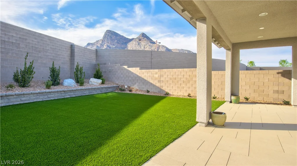 2239 Thunderbird, Las Vegas, NV 89138