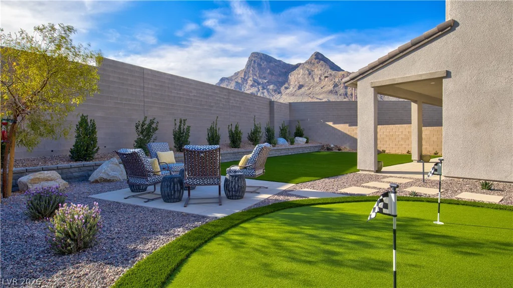2239 Thunderbird, Las Vegas, NV 89138