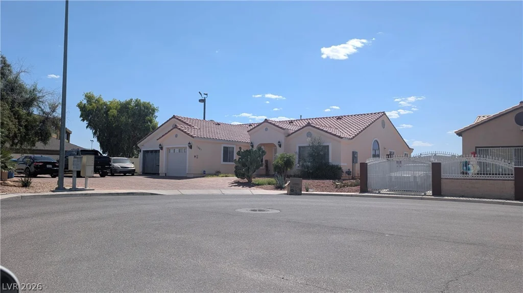 1061 PIKES PEAK, Las Vegas, NV 89110