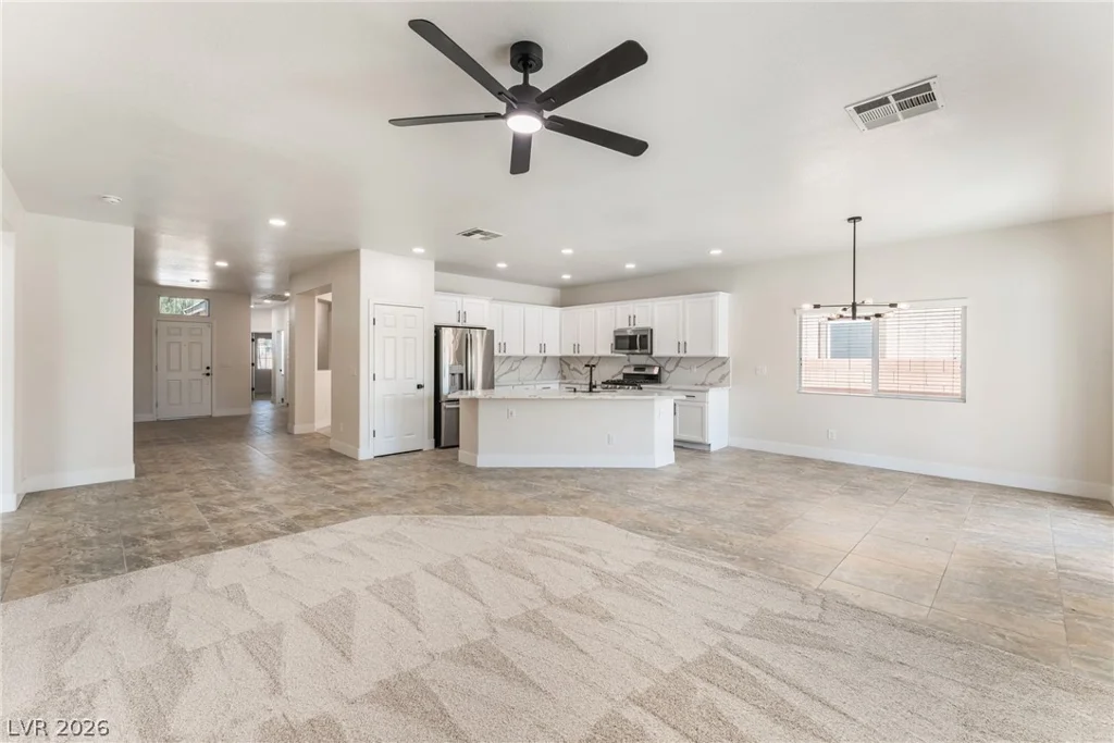 4624 Del Laguna, North Las Vegas, NV 89031