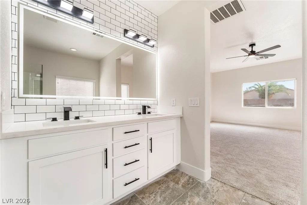 4624 Del Laguna, North Las Vegas, NV 89031