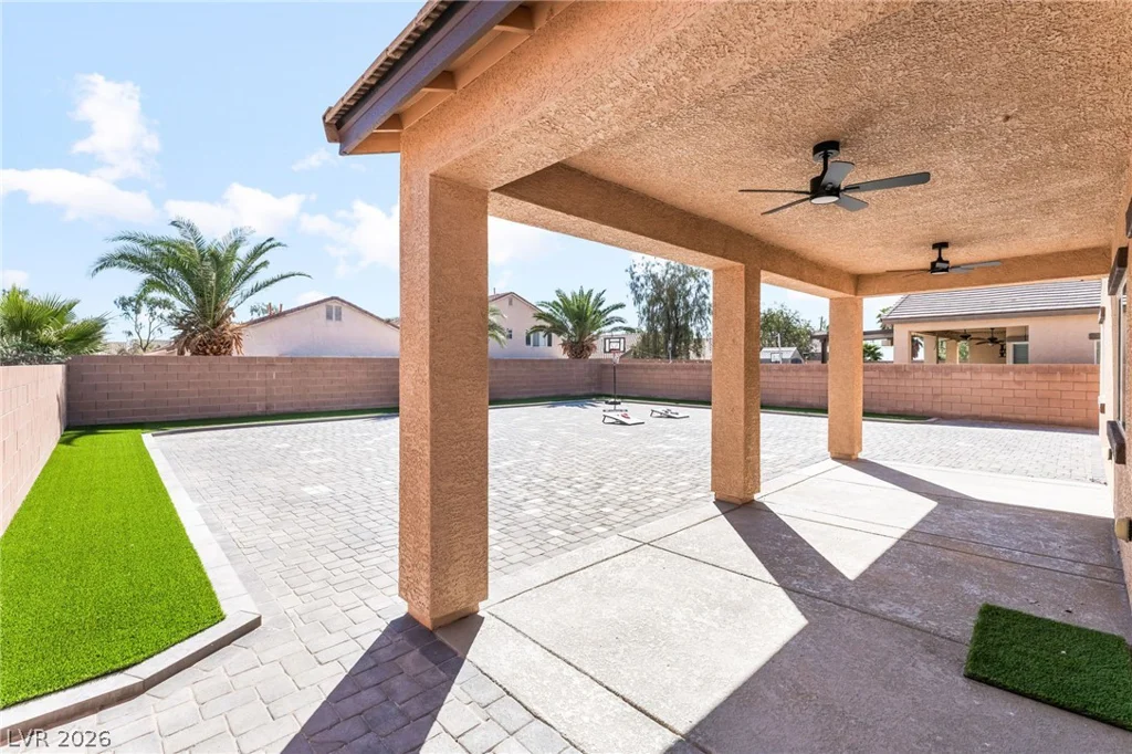 4624 Del Laguna, North Las Vegas, NV 89031