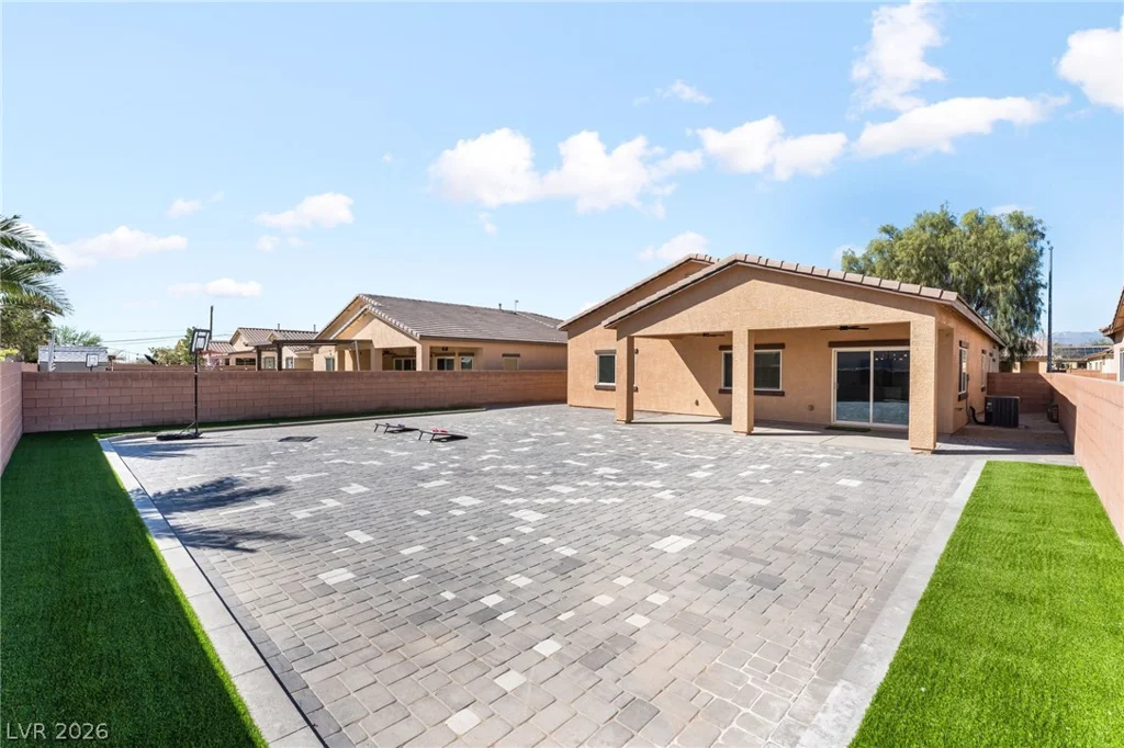 4624 Del Laguna, North Las Vegas, NV 89031
