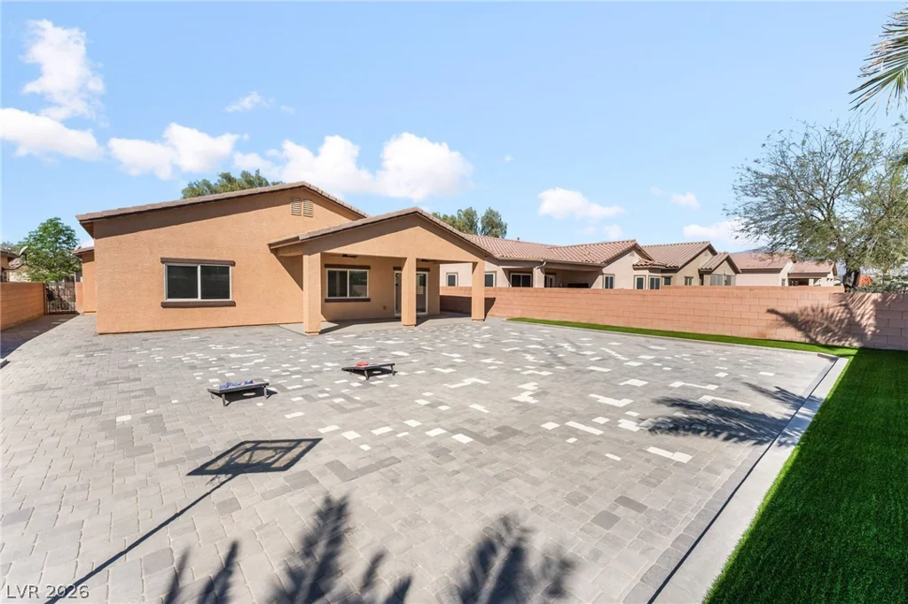 4624 Del Laguna, North Las Vegas, NV 89031