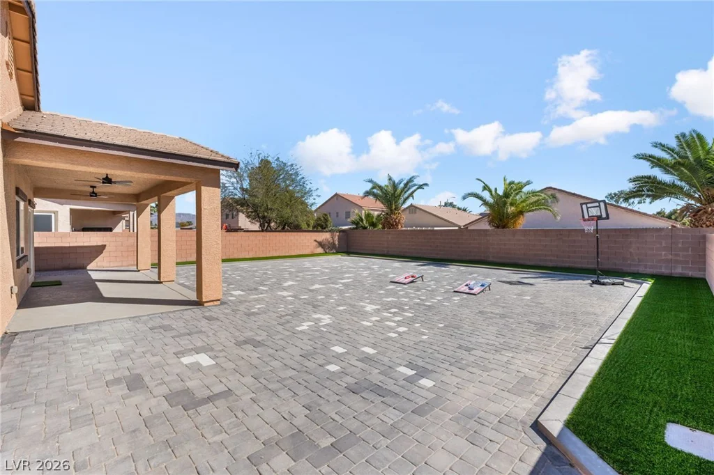 4624 Del Laguna, North Las Vegas, NV 89031