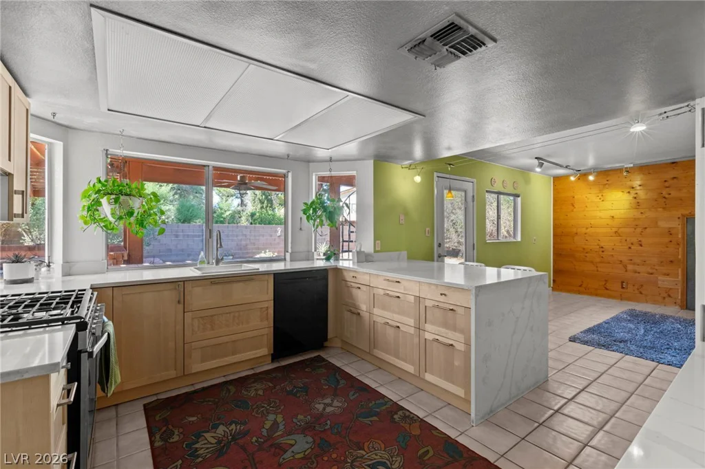 5914 Twain, Las Vegas, NV 89103