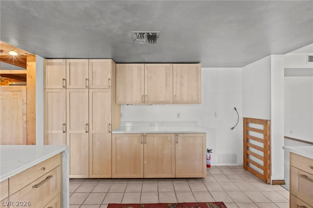 5914 Twain, Las Vegas, NV 89103