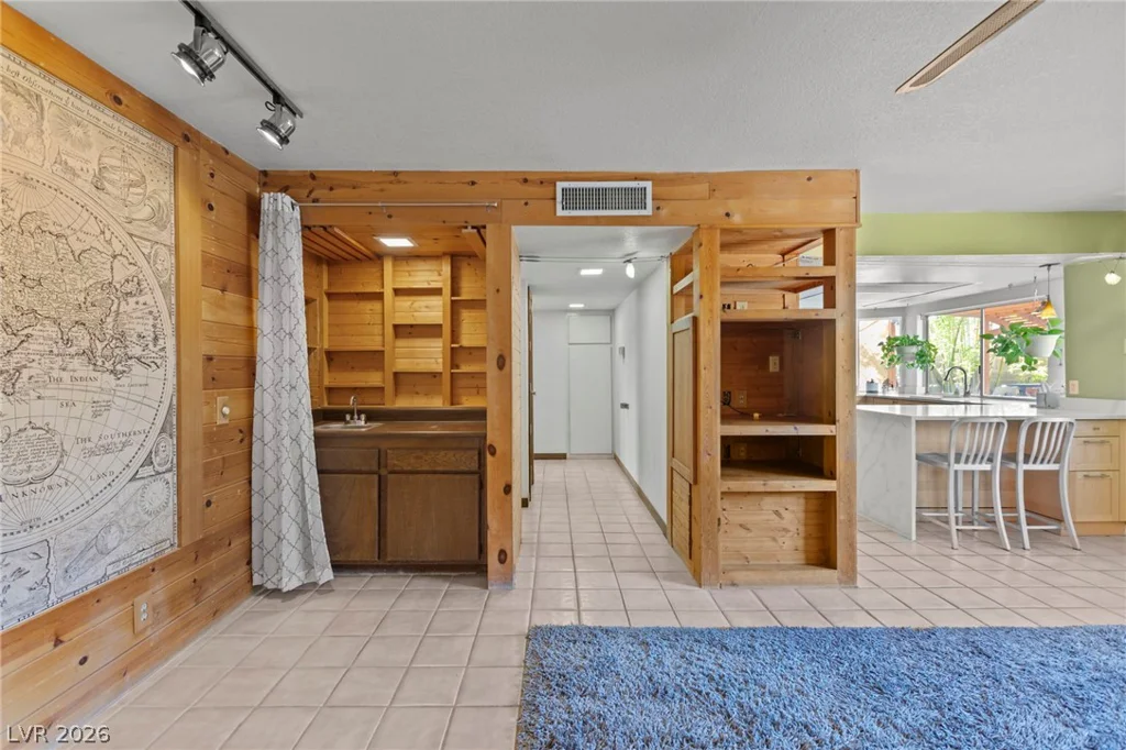 5914 Twain, Las Vegas, NV 89103