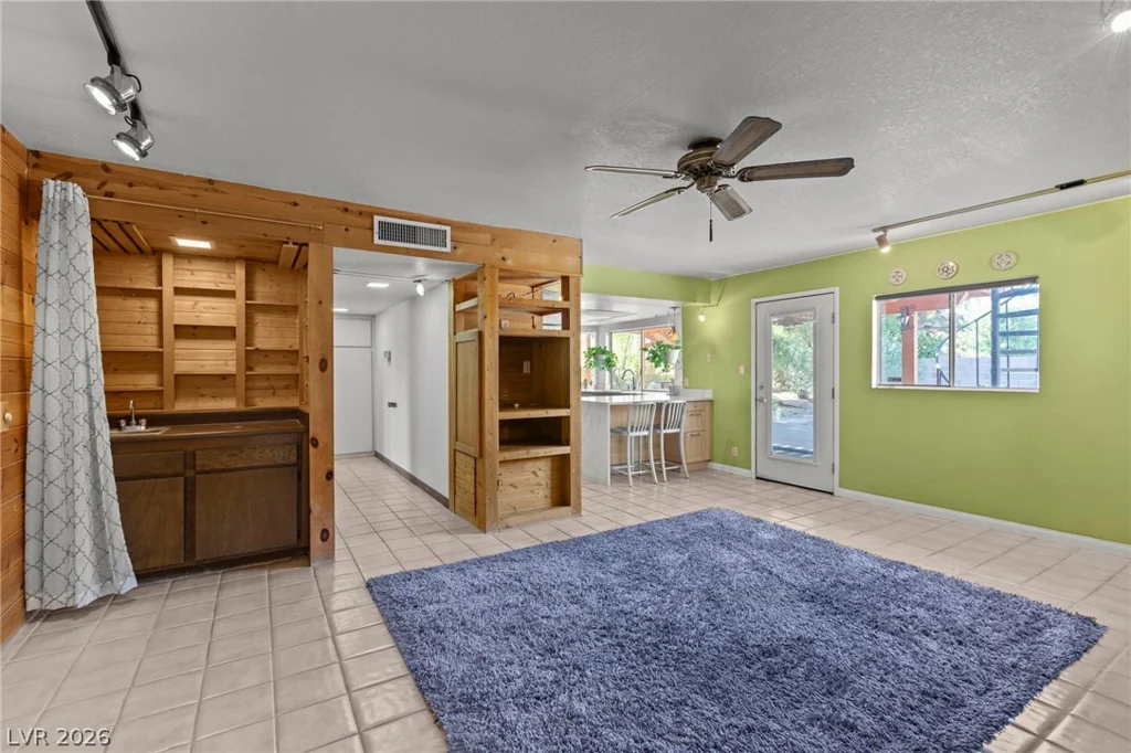 5914 Twain, Las Vegas, NV 89103