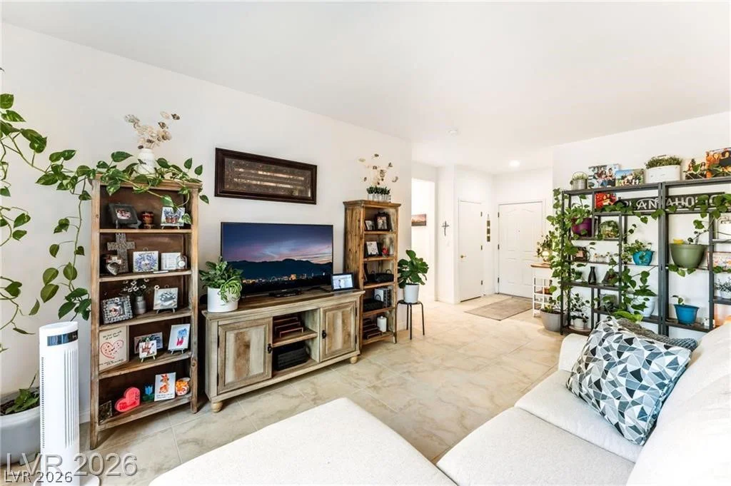 10722 Sky Meadows, Las Vegas, NV 89134