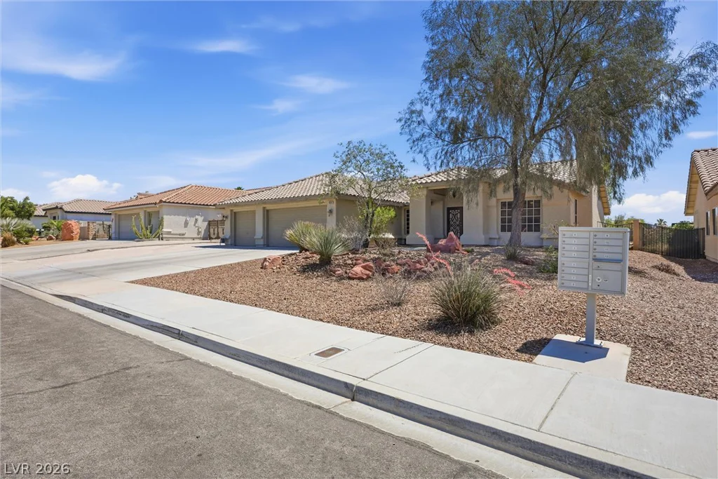 6908 Bienville, Las Vegas, NV 89131